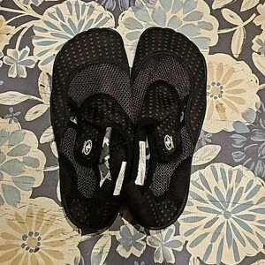 Athletic Works Toe Aqua Socks‎ - Women’s size 7-8